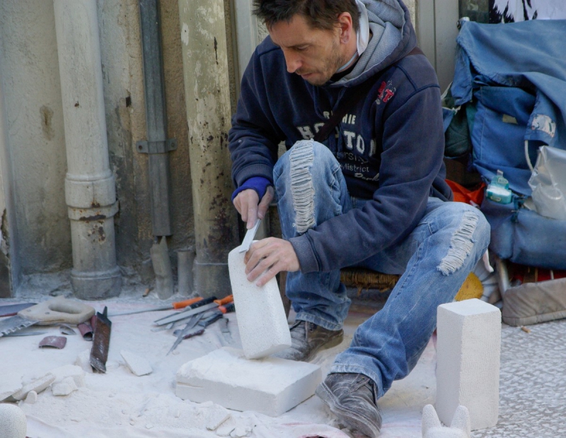 tailleur-BEZAUDUN LES ALPES-min_artisan_stonecutter_sculpture-1085967